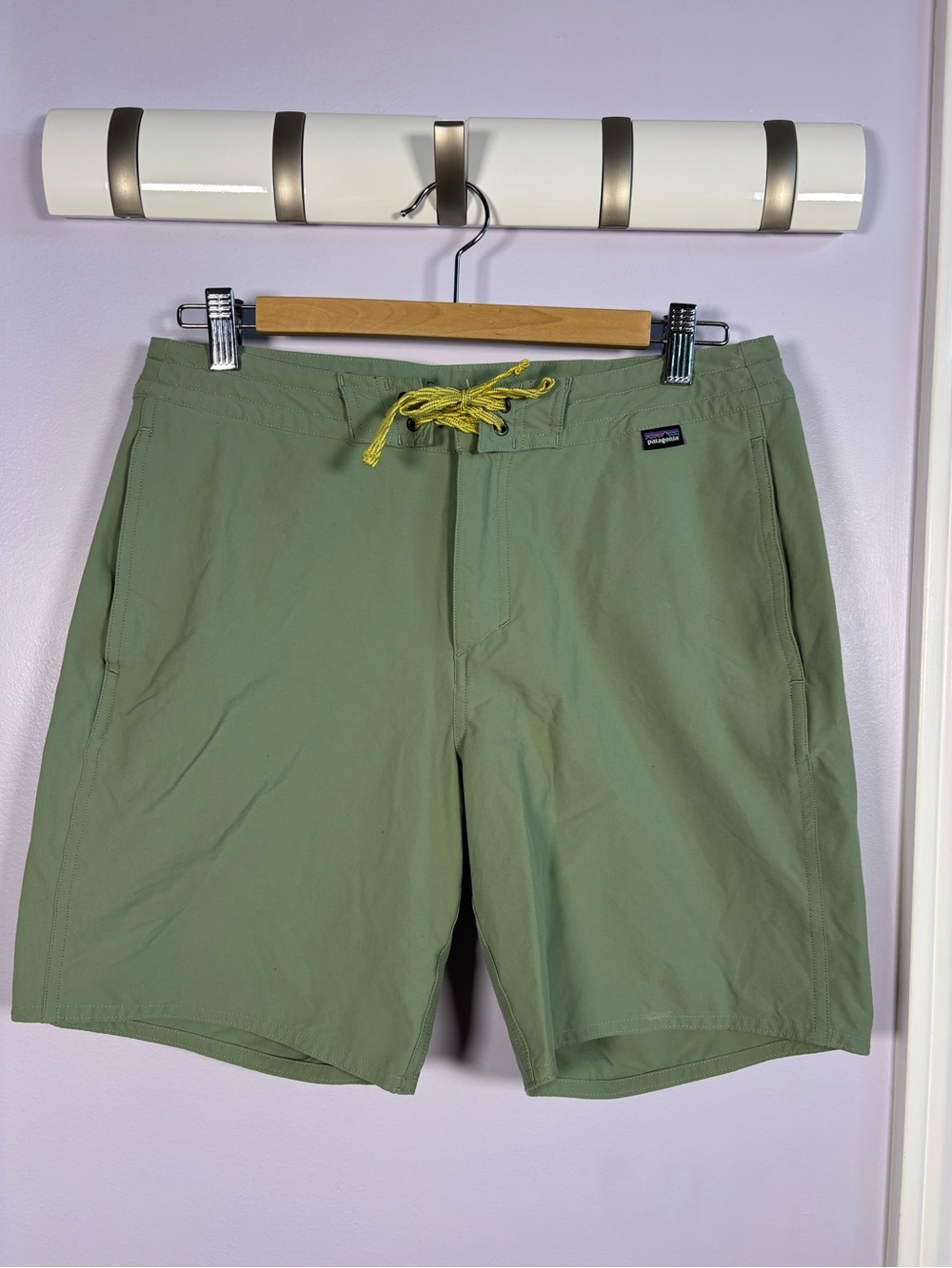 Patagonia Olive Green Outdoor Hiking Hybrids with Yellow Drawcord Size 29